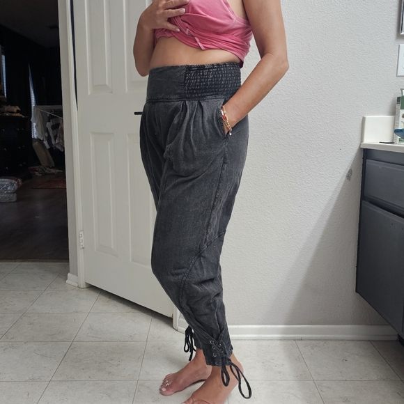 Free People Black Cinched Ankle Lounge Harem Jogger Pants Elastic Waist Medium. - Picture 1 of 10